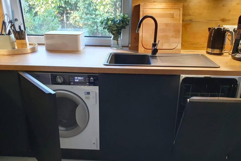 Charmantes Townhaus Mit Garten, W-Lan & Netflix พอทสดัม ภายนอก รูปภาพ