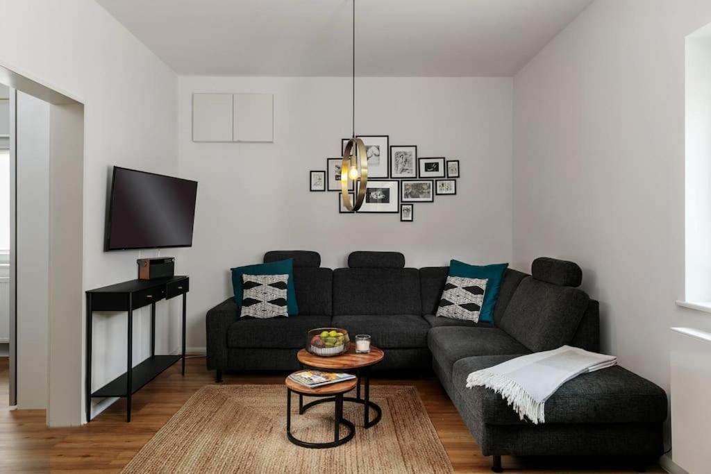 Charmantes Townhaus Mit Garten, W-Lan & Netflix พอทสดัม ภายนอก รูปภาพ