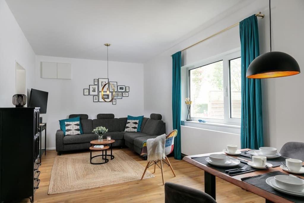 Charmantes Townhaus Mit Garten, W-Lan & Netflix พอทสดัม ภายนอก รูปภาพ