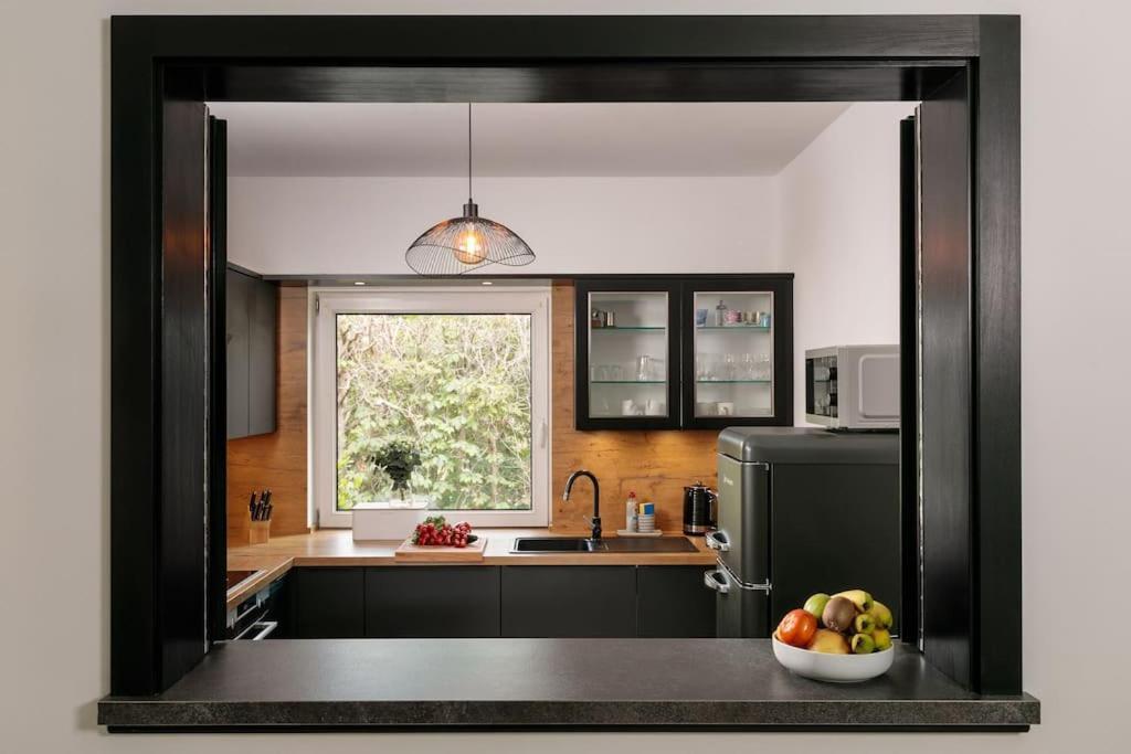Charmantes Townhaus Mit Garten, W-Lan & Netflix พอทสดัม ภายนอก รูปภาพ