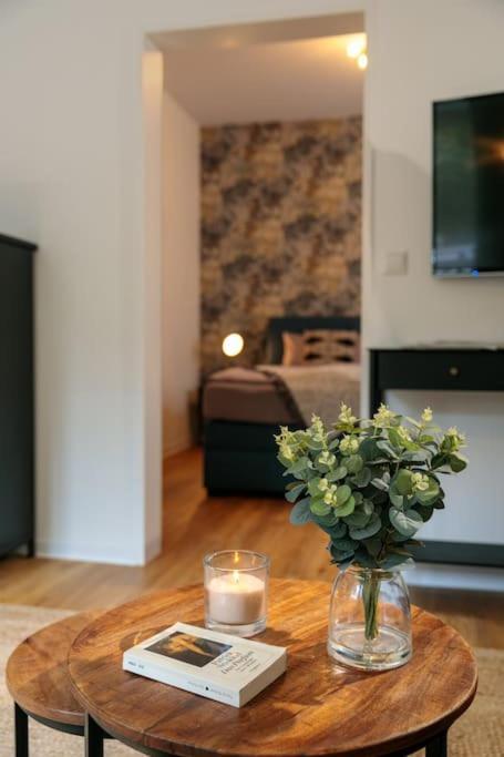Charmantes Townhaus Mit Garten, W-Lan & Netflix พอทสดัม ภายนอก รูปภาพ