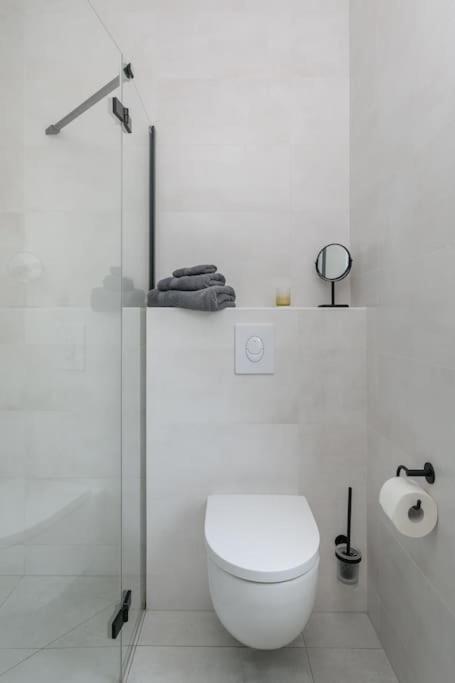 Charmantes Townhaus Mit Garten, W-Lan & Netflix พอทสดัม ภายนอก รูปภาพ