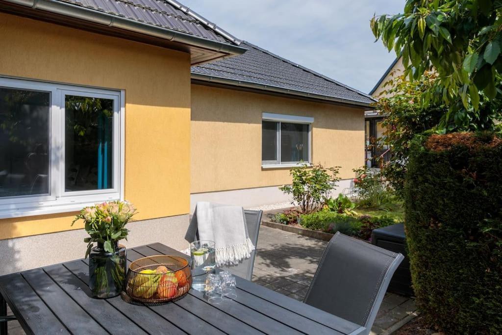 Charmantes Townhaus Mit Garten, W-Lan & Netflix พอทสดัม ภายนอก รูปภาพ