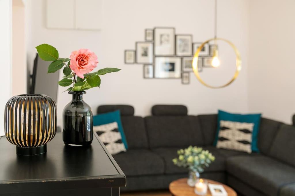 Charmantes Townhaus Mit Garten, W-Lan & Netflix พอทสดัม ภายนอก รูปภาพ